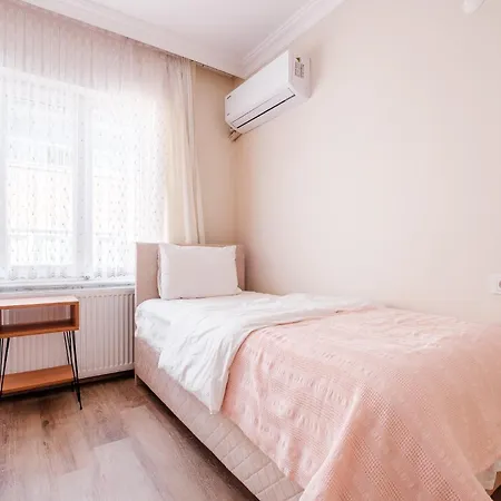 Comfy Flat With Balcony In Apartment *